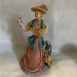 Vintage 8-1/2โ Figurine Victorian Lady Figurine